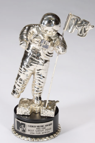 Illustration for article titled Michael Jackson's Going Out Of Business Sale